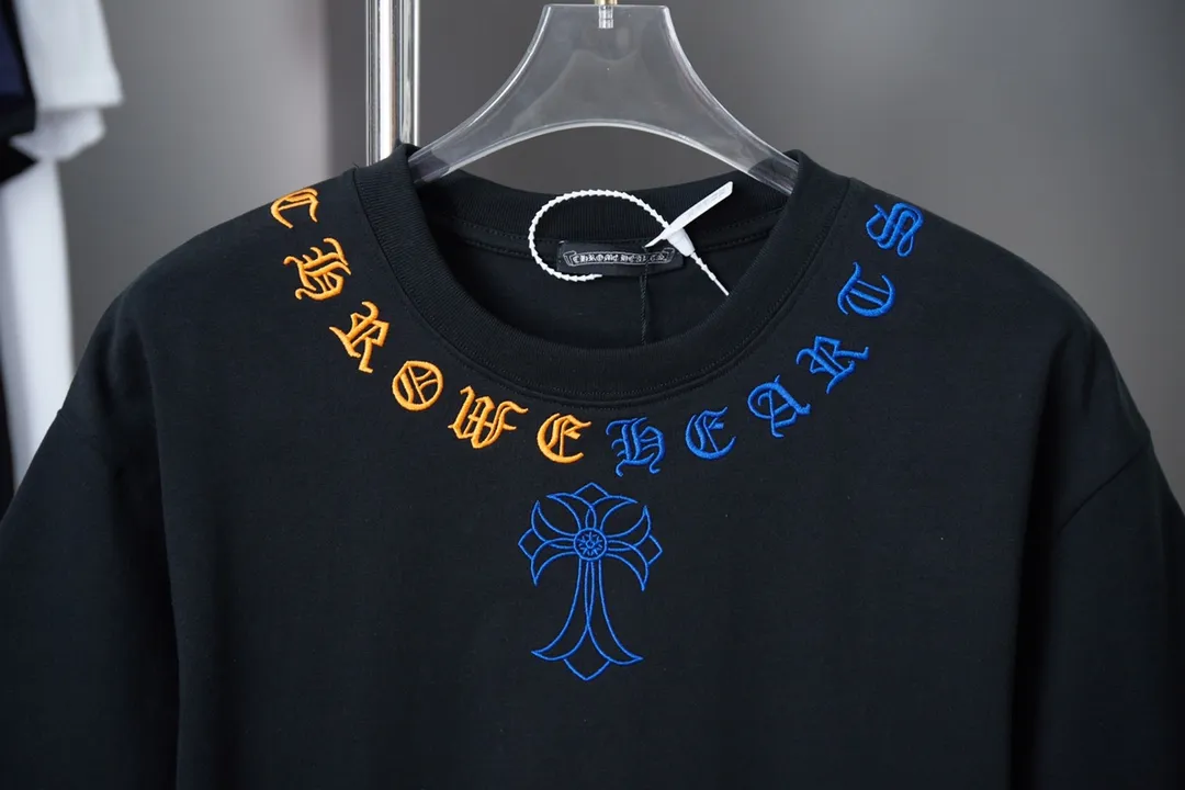 🅿️200 Ch*ome Hearte 25SS early spring new style, appliqué embroidered heart cross short sleeves, light luxury, essential item for daily commuting for men and women, correct version, welcome to compare, detailed features · 320g 100% pure cotton double yarn jersey fabric · Custom dyed in the same vat, special thickened 32 count double strand 1X1 thread · Imported Tajima machine embroidery tatami embroidery ➕ blue canvas appliqué embroidery ➕ hand-painted graffiti printing · double-needle stitching across seams · original main mark washed tag brand moisture-proof paper packaging Color: black/white Size: S/M/L/XL